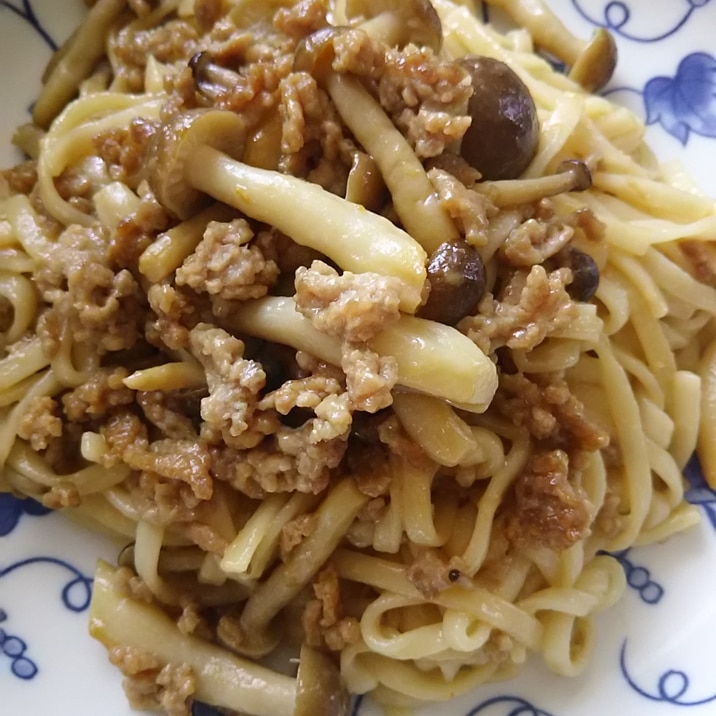 豚ひき肉とシメジの焼うどん(^^)